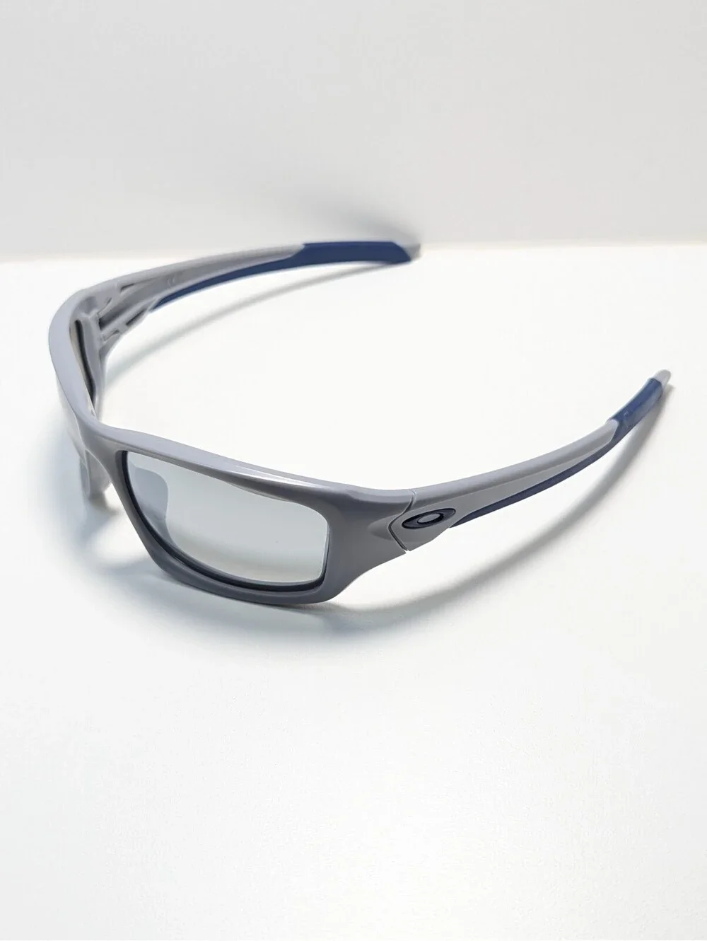 Oakley Valve Classic Gray UV Outdoor Blue Wraparound Men’s Sport Sunglasses